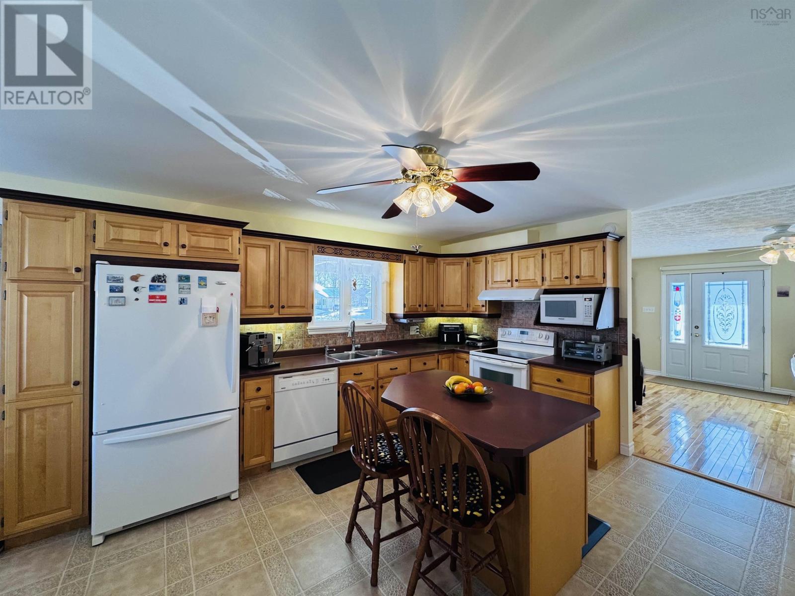 27 WELLINGTON COURT - 13