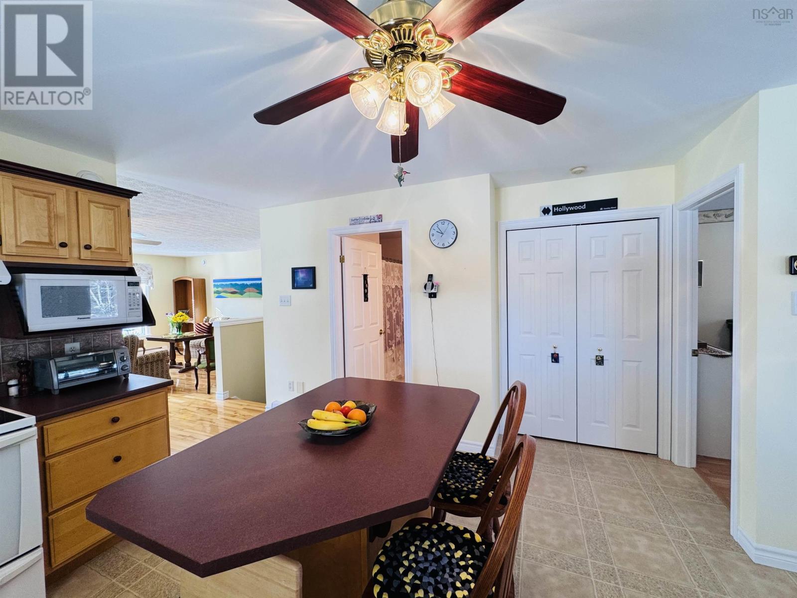 27 WELLINGTON COURT - 15