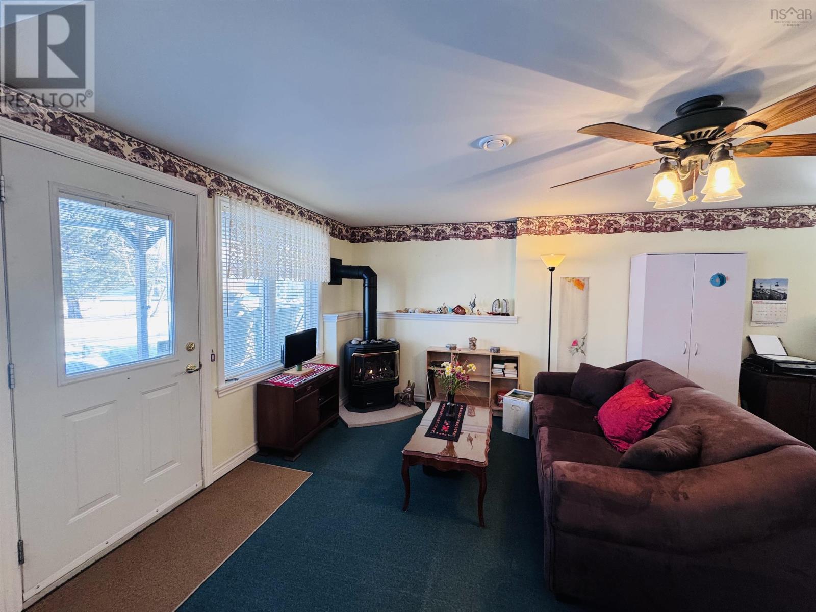 27 WELLINGTON COURT - 30