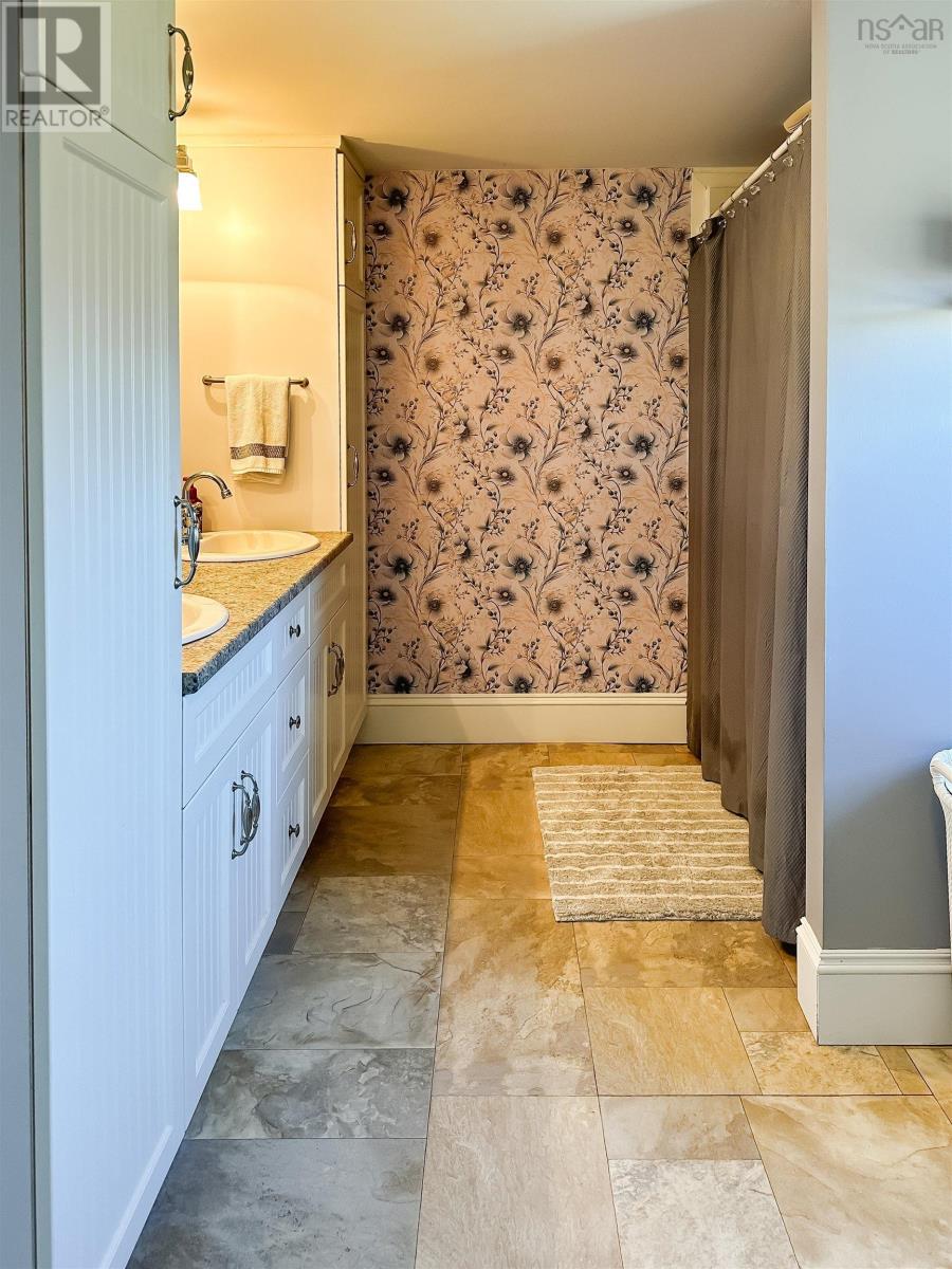 5692 HIGHWAY 221 - 20