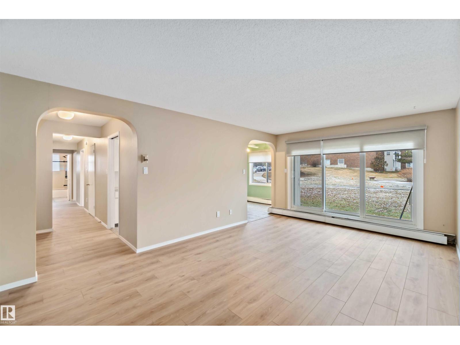 #102 11450 40 AV NW, Edmonton