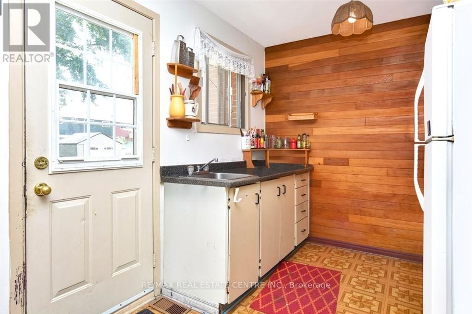 960 MEADOWLANDS DRIVE - 7