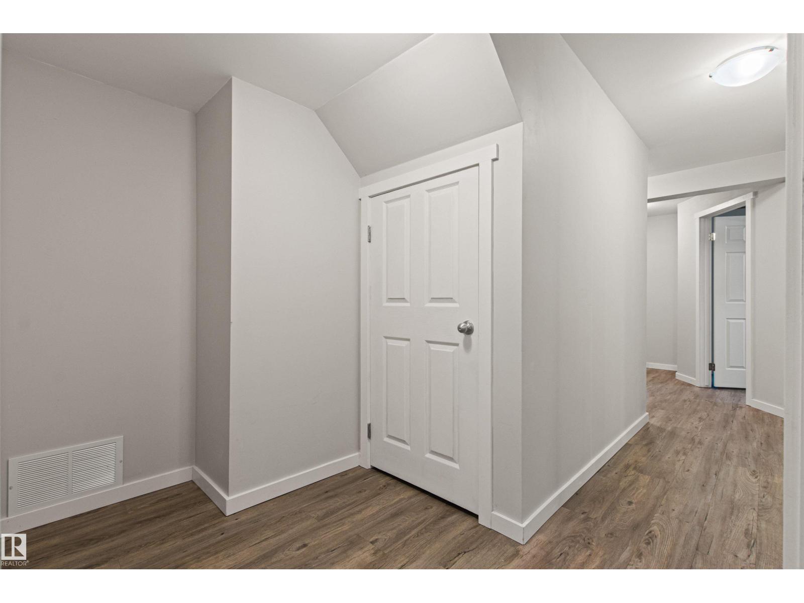 #23 3311 58 ST NW, Edmonton