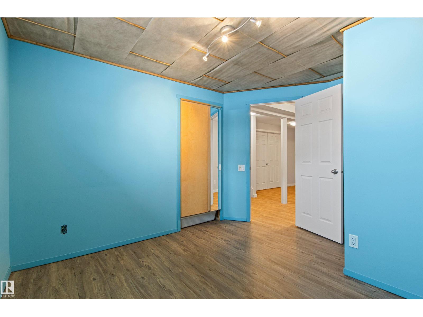 #23 3311 58 ST NW, Edmonton