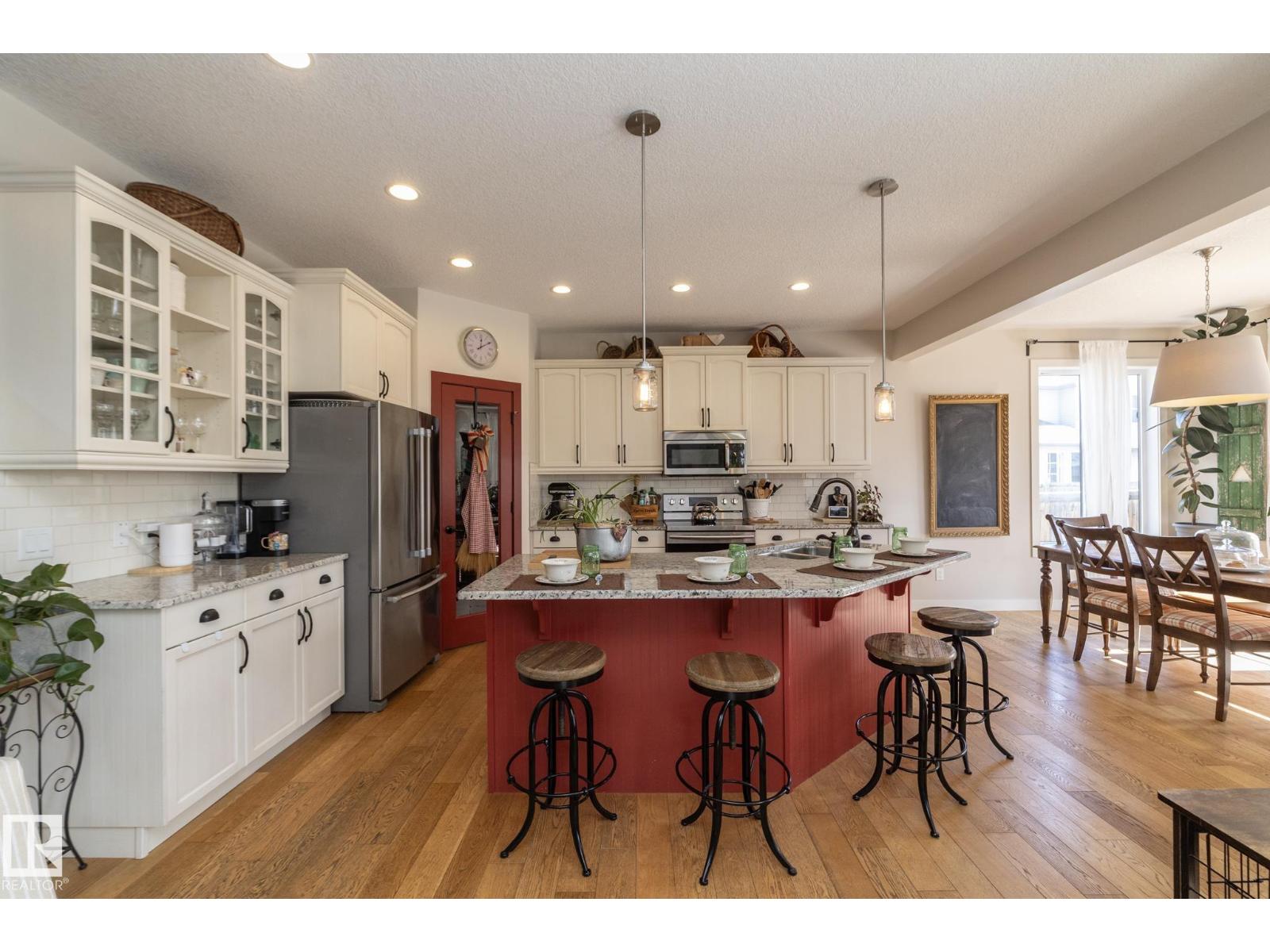 5315 17 AV SW, Edmonton