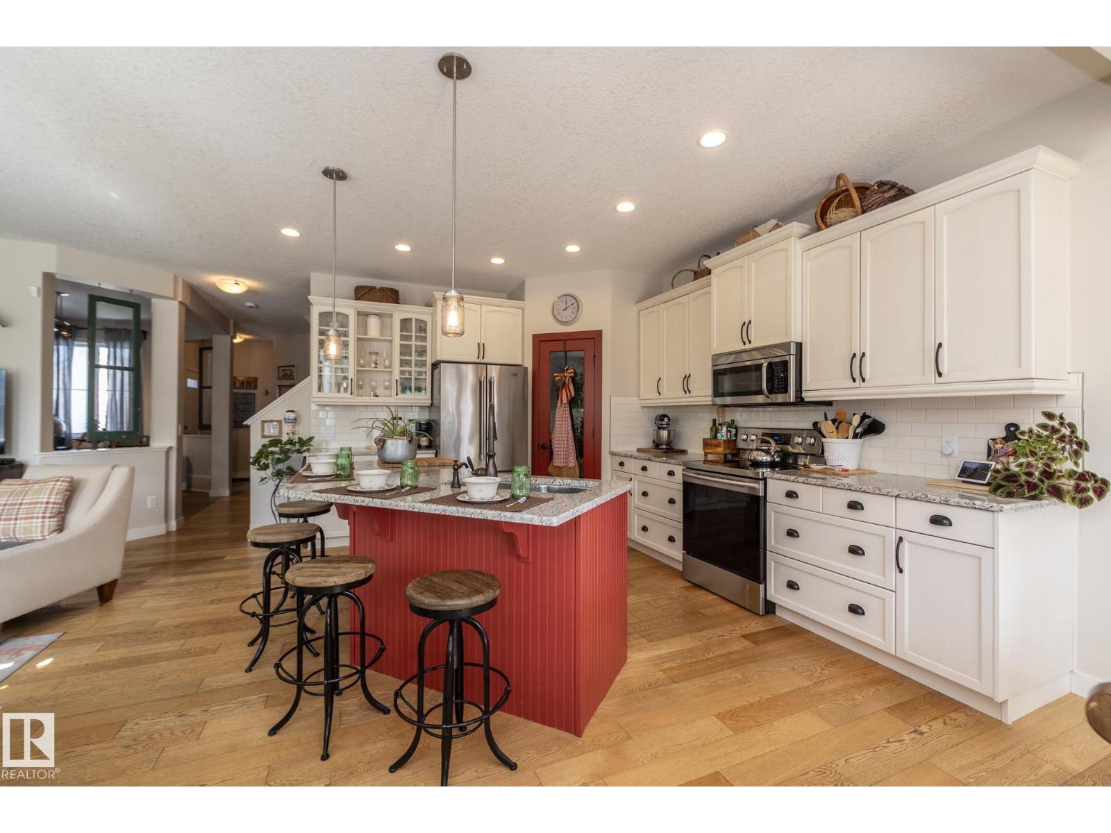 5315 17 AV SW, Edmonton