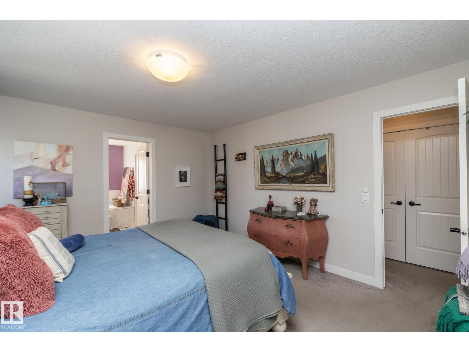 5315 17 AV SW, Edmonton