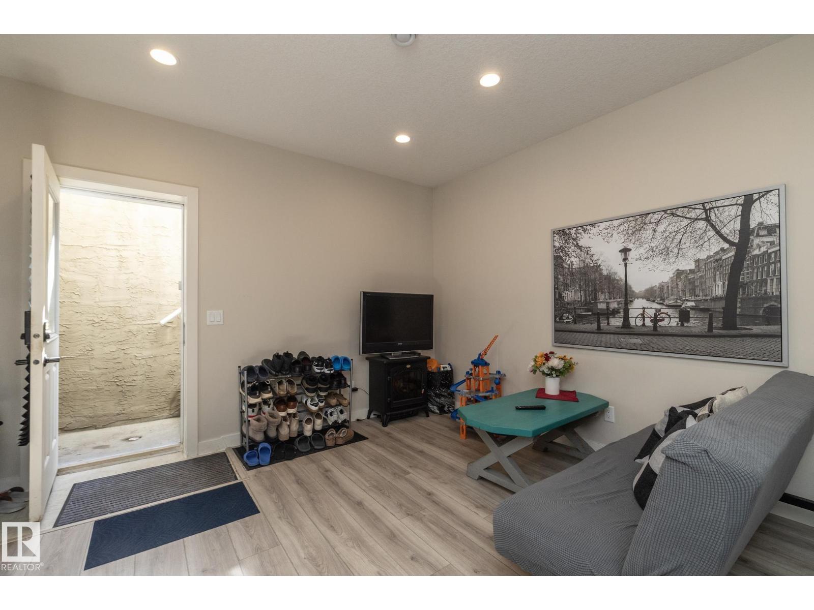 5315 17 AV SW, Edmonton