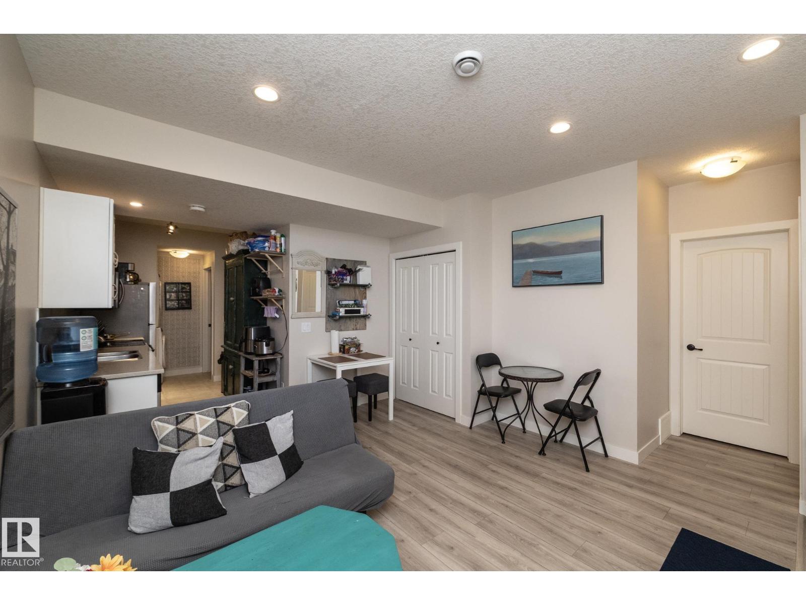 5315 17 AV SW, Edmonton