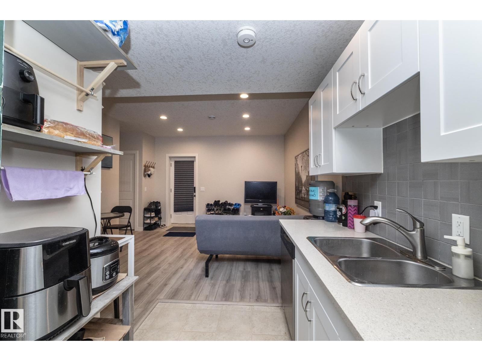 5315 17 AV SW, Edmonton