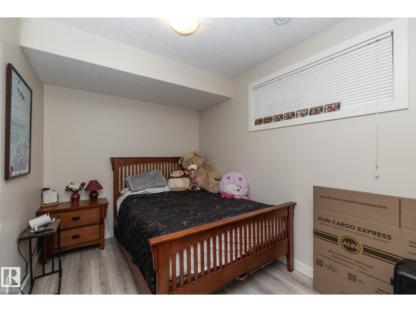 5315 17 AV SW, Edmonton