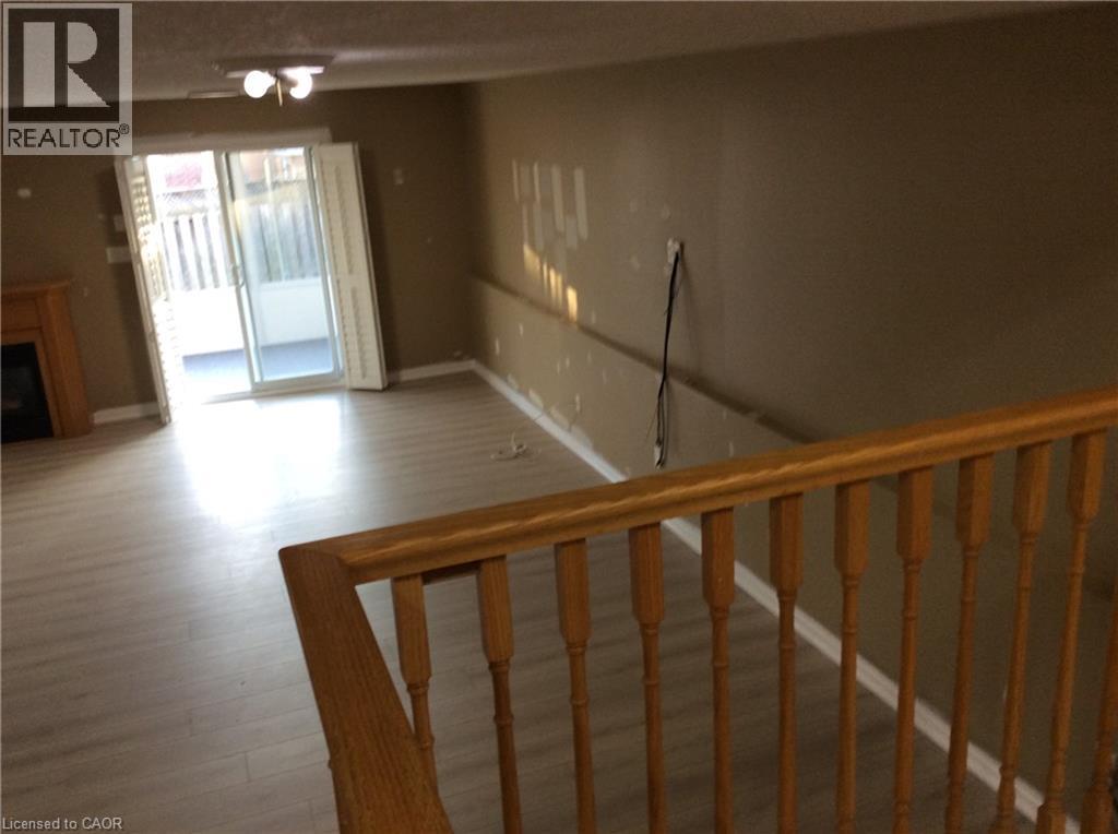 431 LAUSANNE Crescent, Waterloo, Ontario N2T2X6 - Photo 4