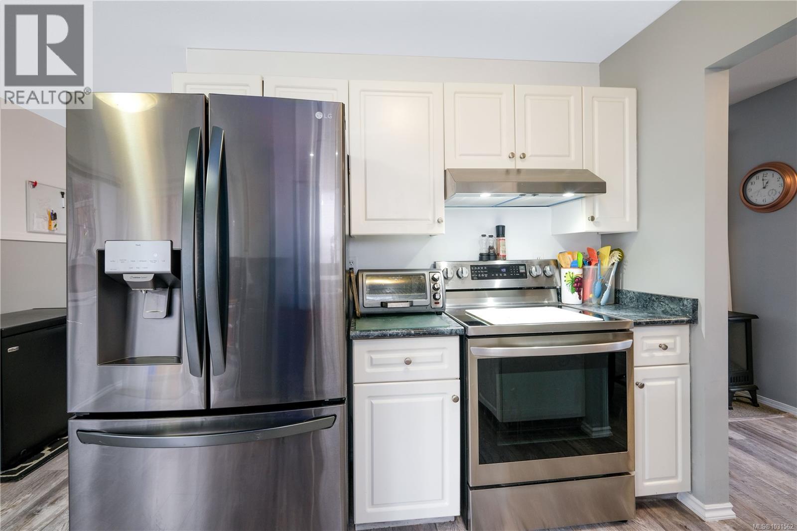 825 Pinecrest Rd, Campbell River