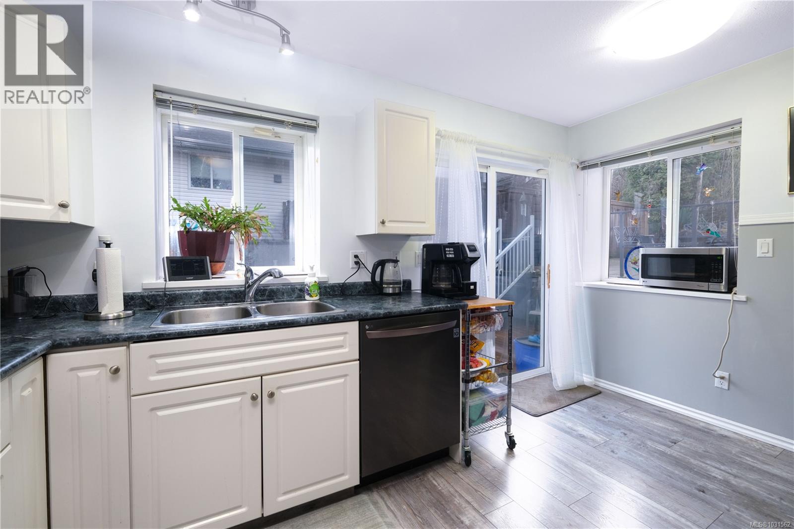 825 Pinecrest Rd, Campbell River