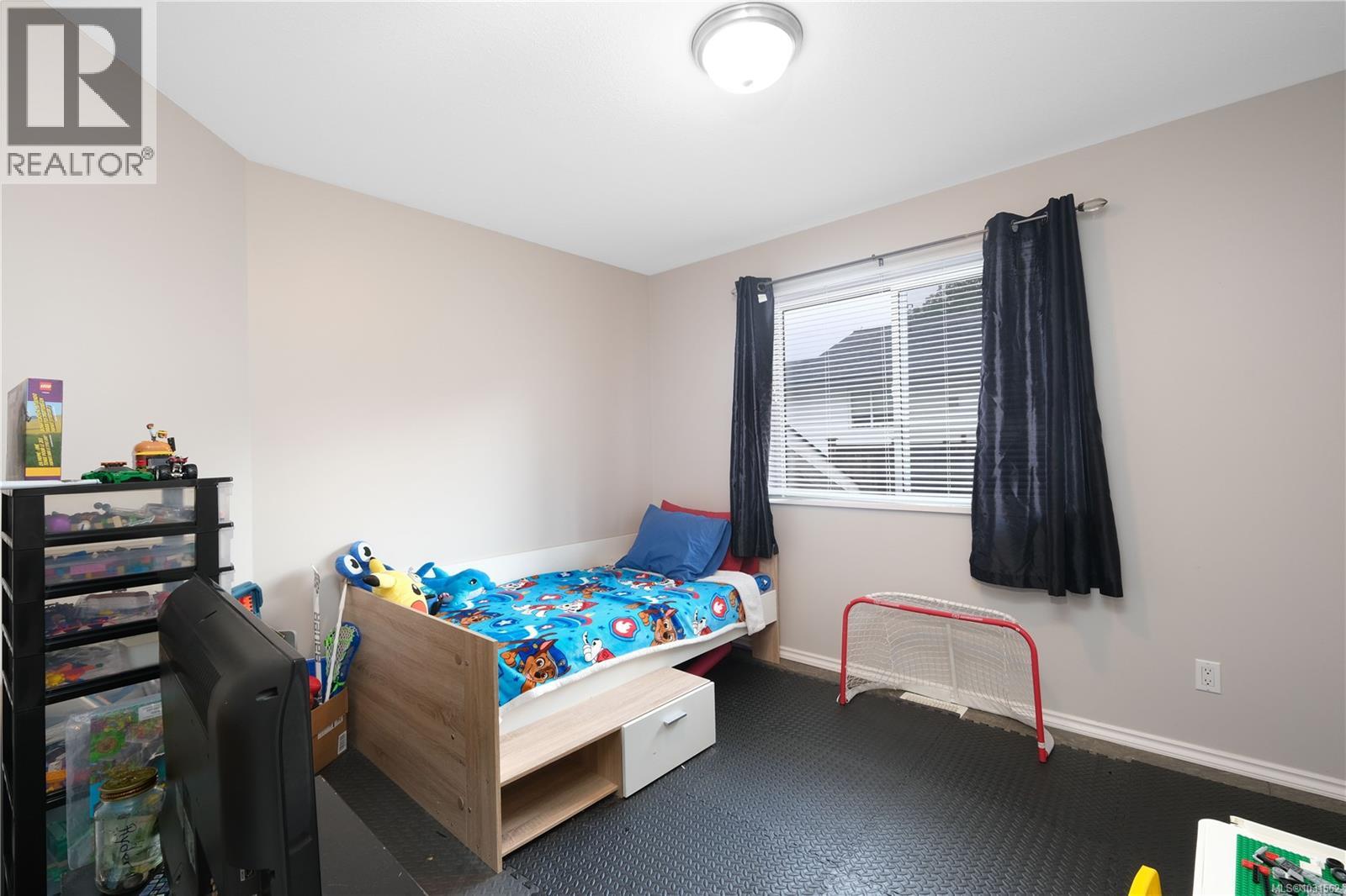 825 Pinecrest Rd, Campbell River