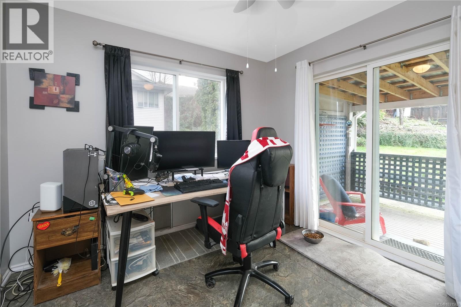 825 Pinecrest Rd, Campbell River