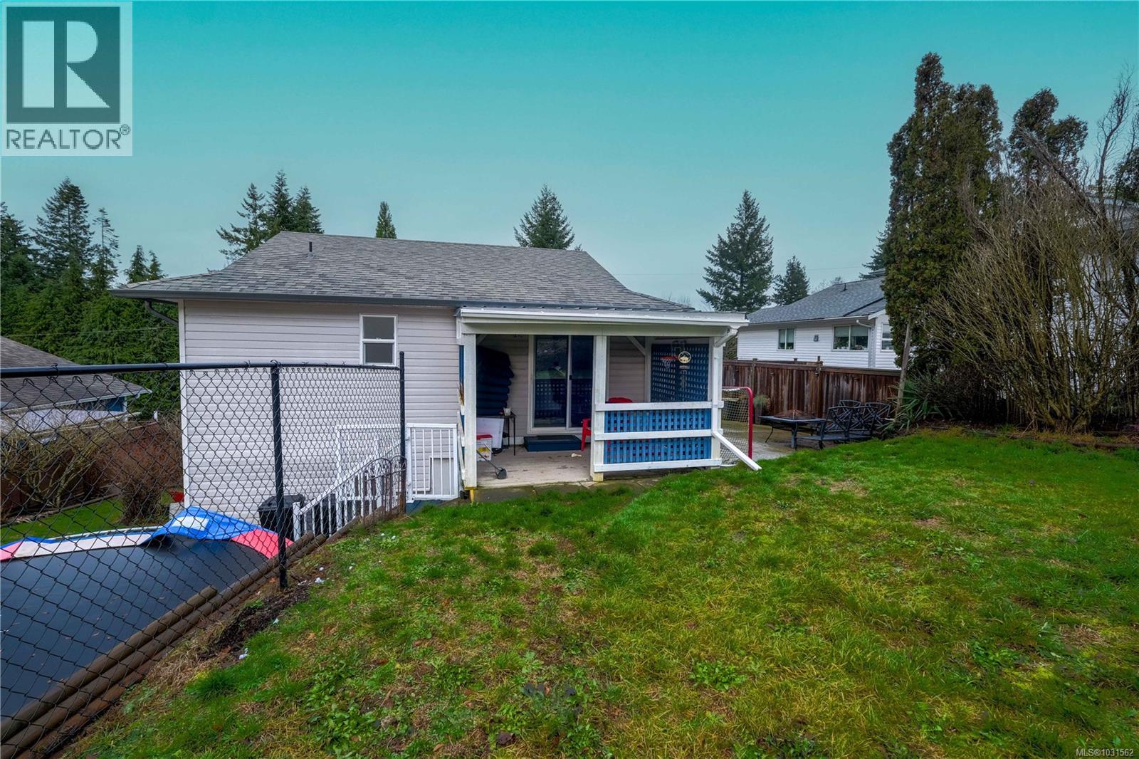 825 Pinecrest Rd, Campbell River