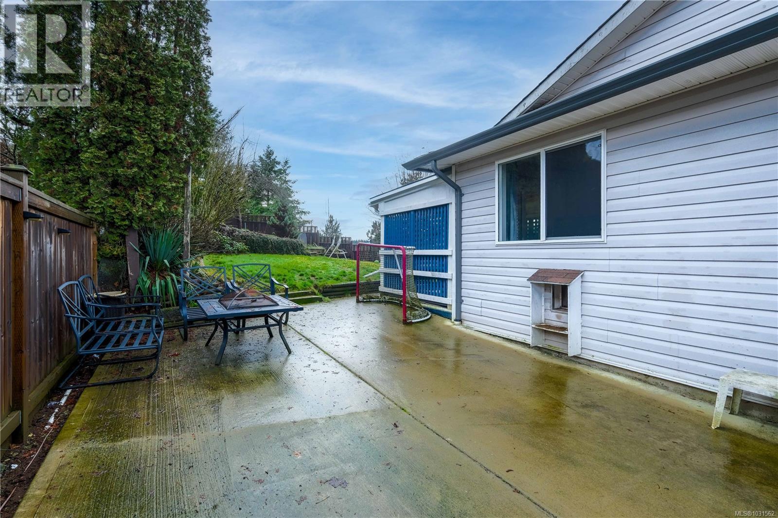 825 Pinecrest Rd, Campbell River