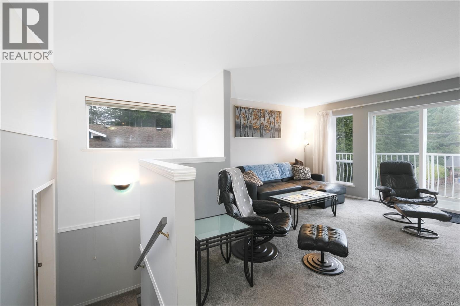 825 Pinecrest Rd, Campbell River