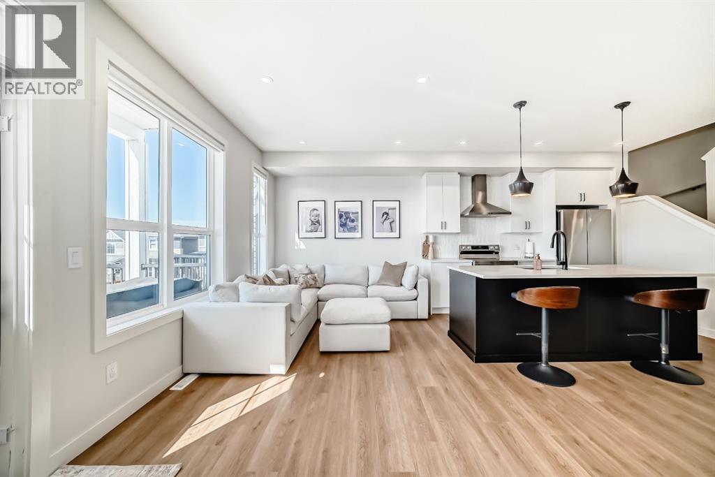 8 Heritage Lane, Cochrane