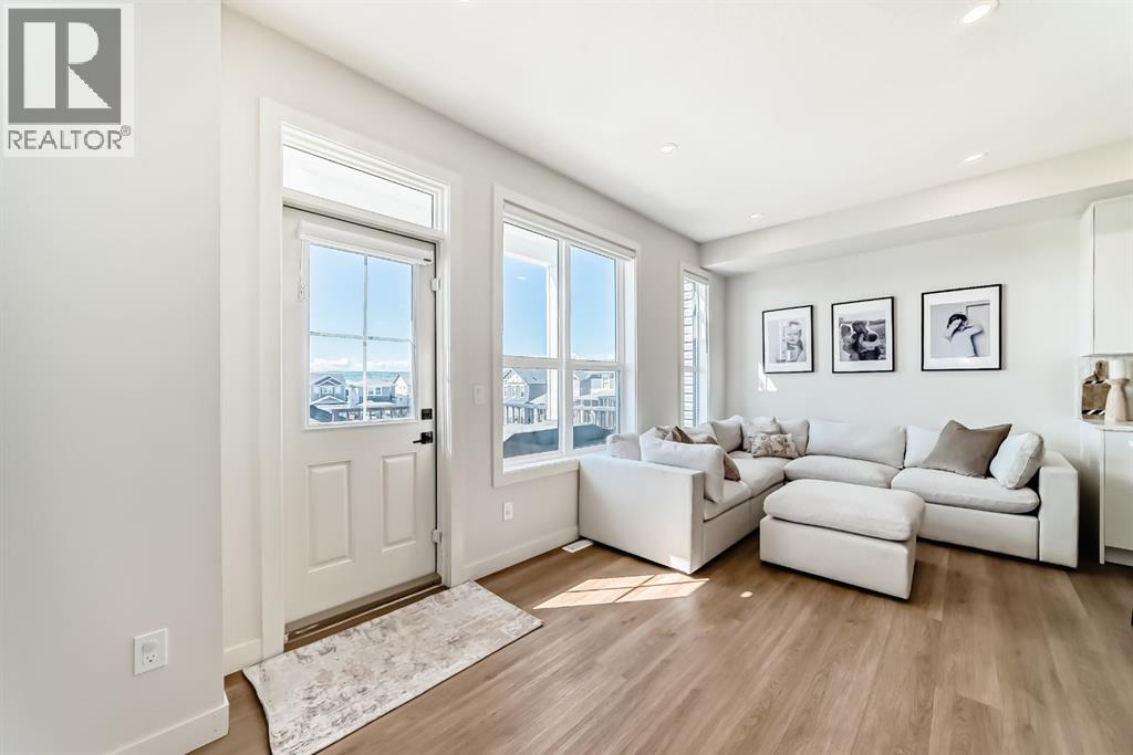 8 Heritage Lane, Cochrane