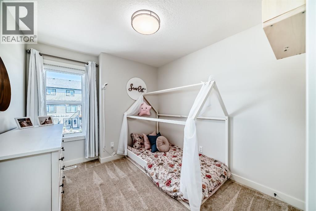 8 Heritage Lane, Cochrane