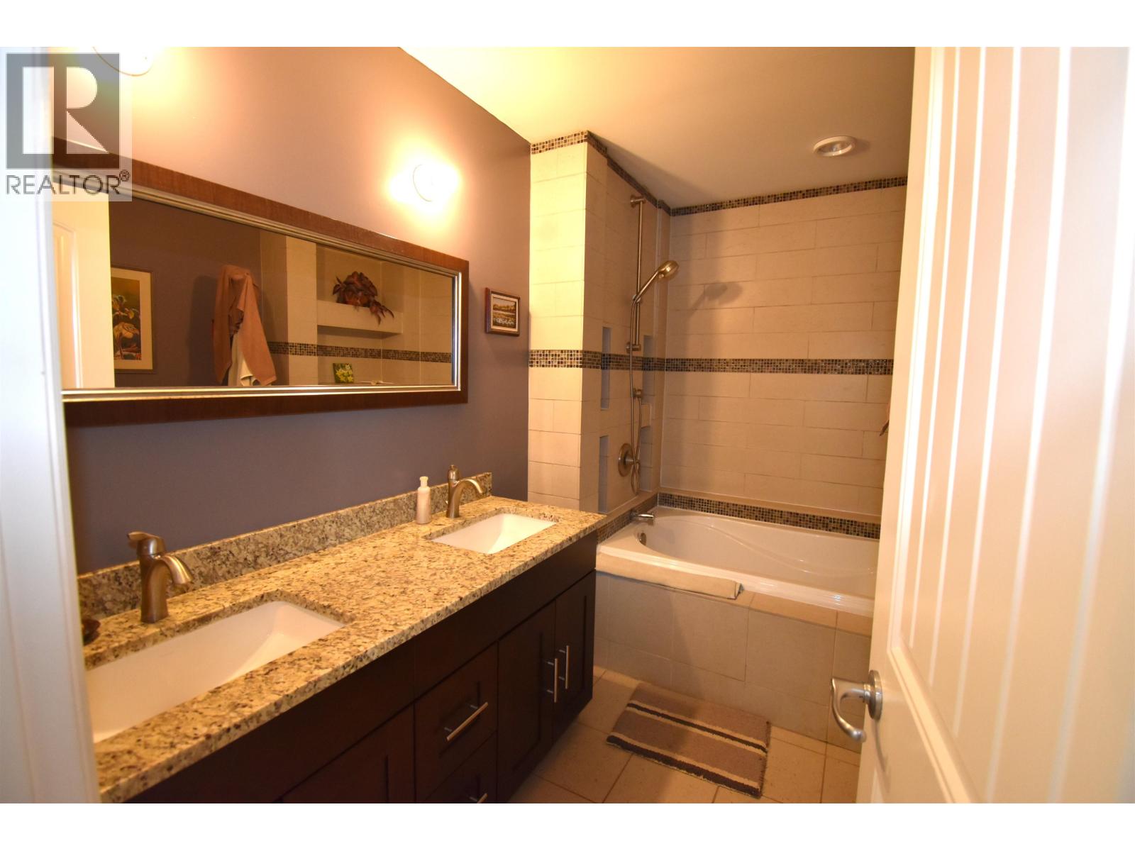 1055 HUDSON BAY MOUNTAIN ROAD - 16