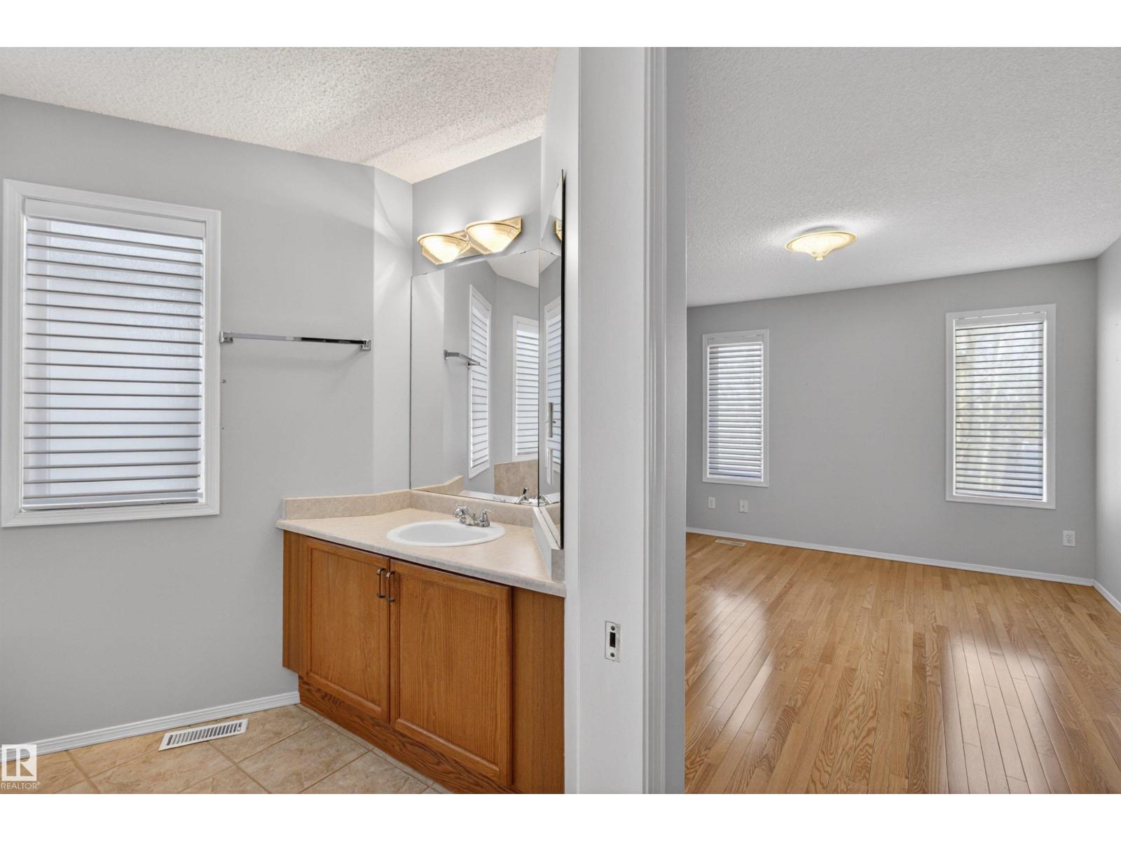 25 DONNELY, Sherwood Park