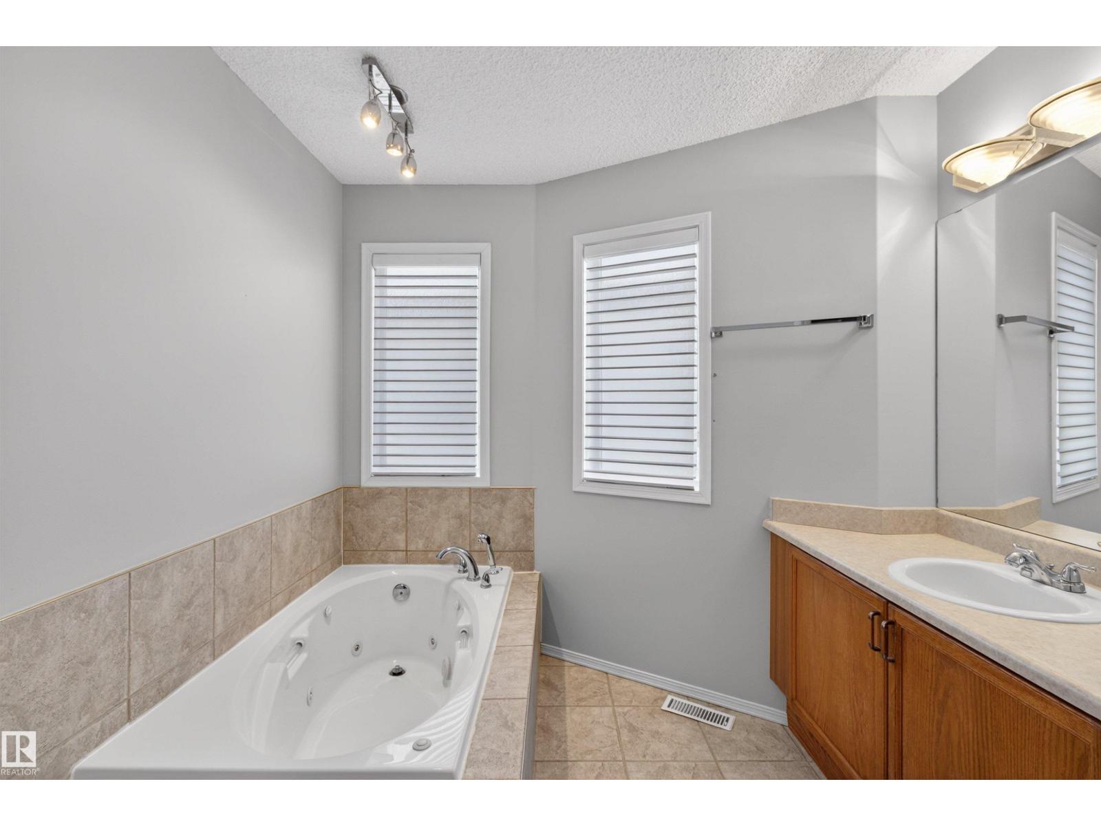 25 DONNELY, Sherwood Park