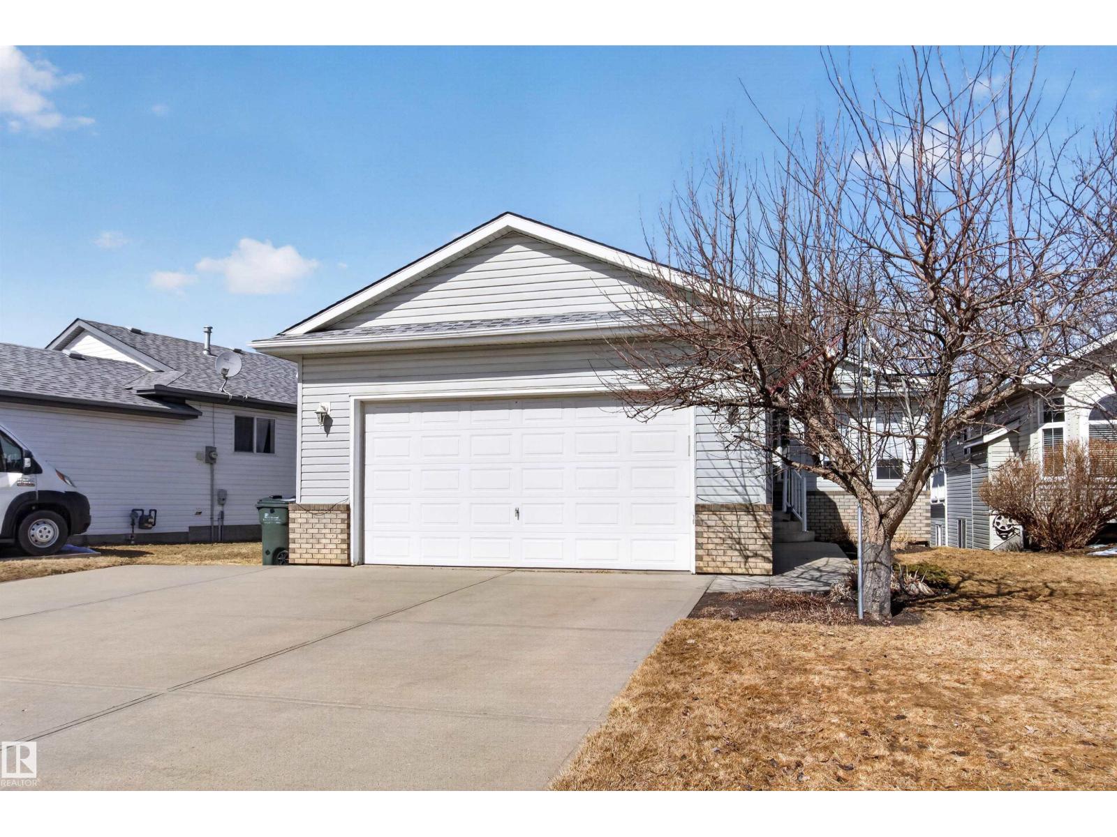 25 DONNELY, Sherwood Park