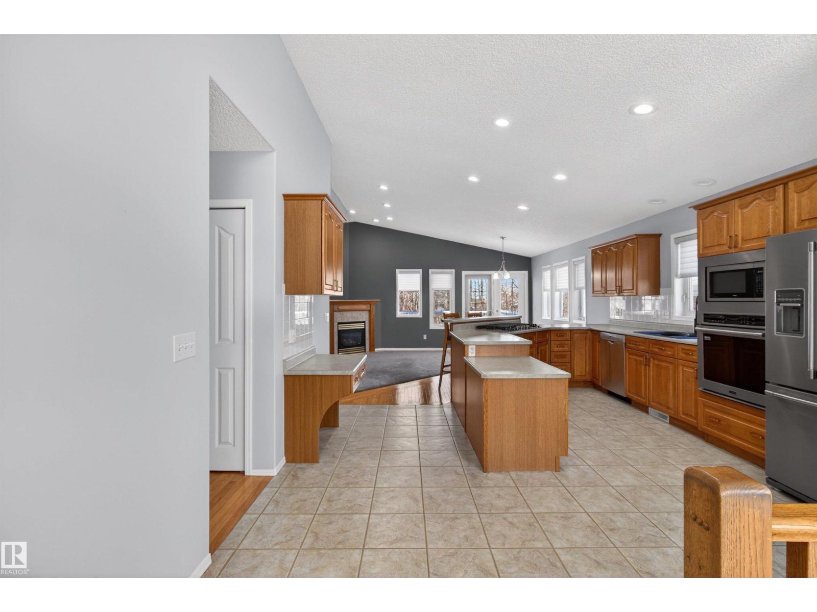 25 DONNELY, Sherwood Park