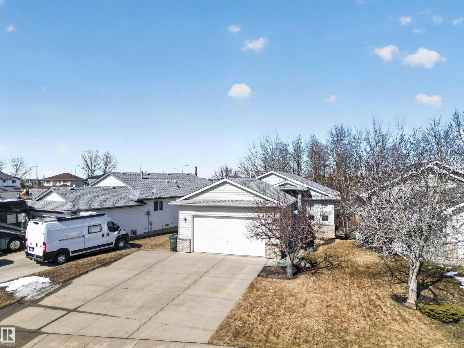 25 DONNELY, Sherwood Park