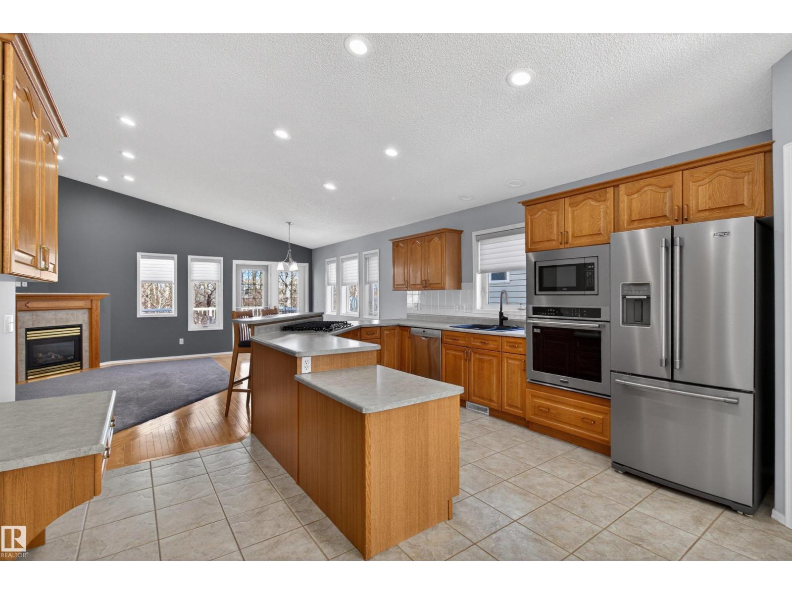 25 DONNELY, Sherwood Park