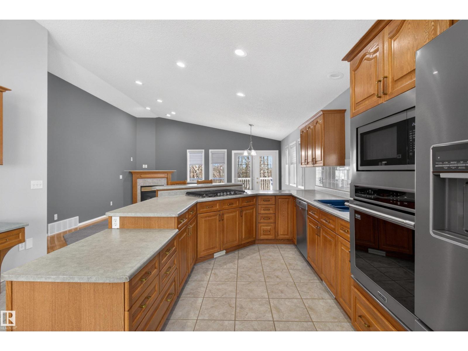 25 DONNELY, Sherwood Park