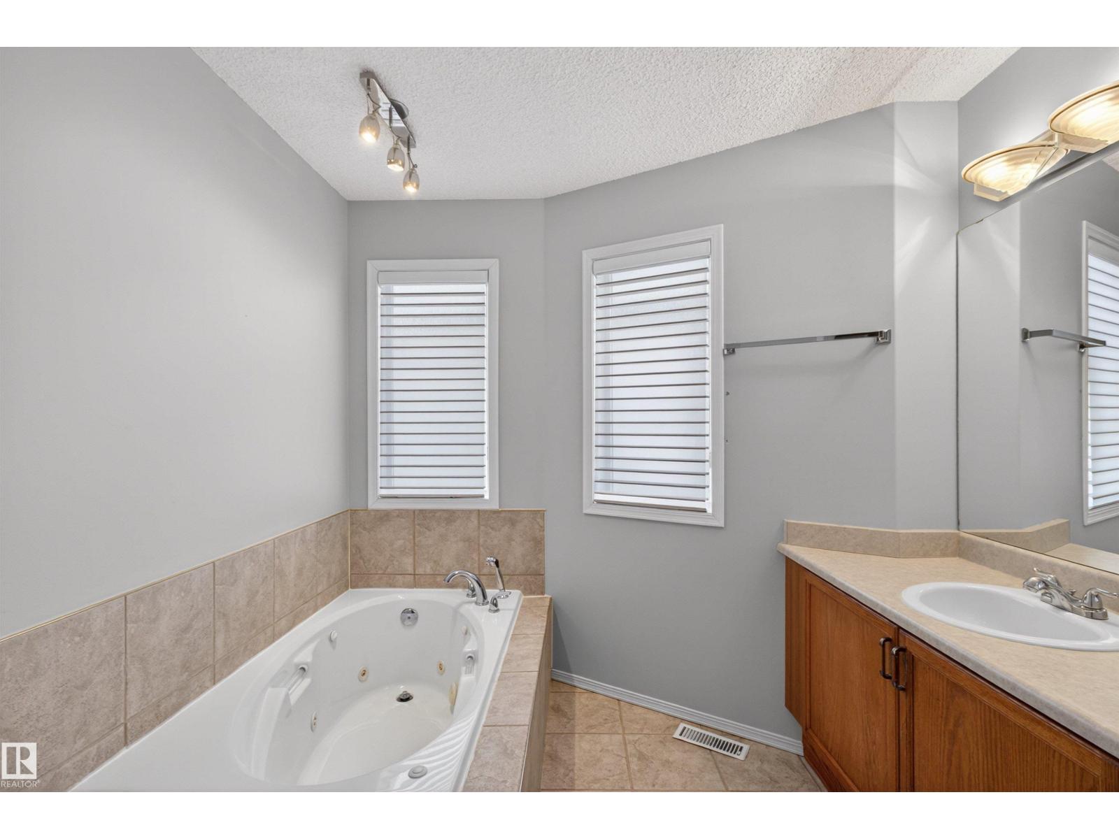 25 DONNELY, Sherwood Park