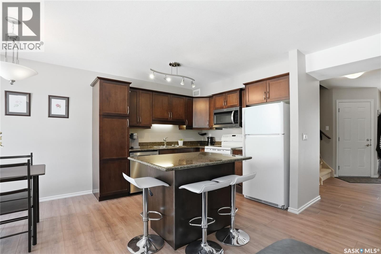 #402 615 LYND CRESCENT - 10