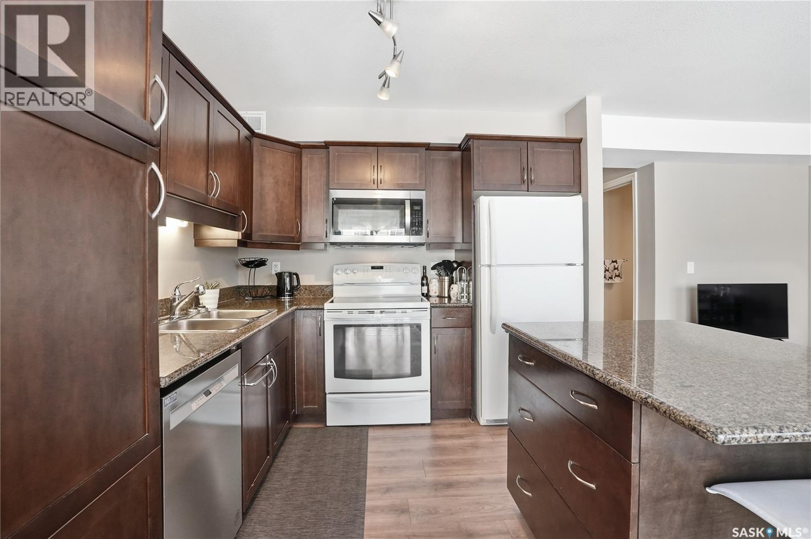 #402 615 LYND CRESCENT - 11