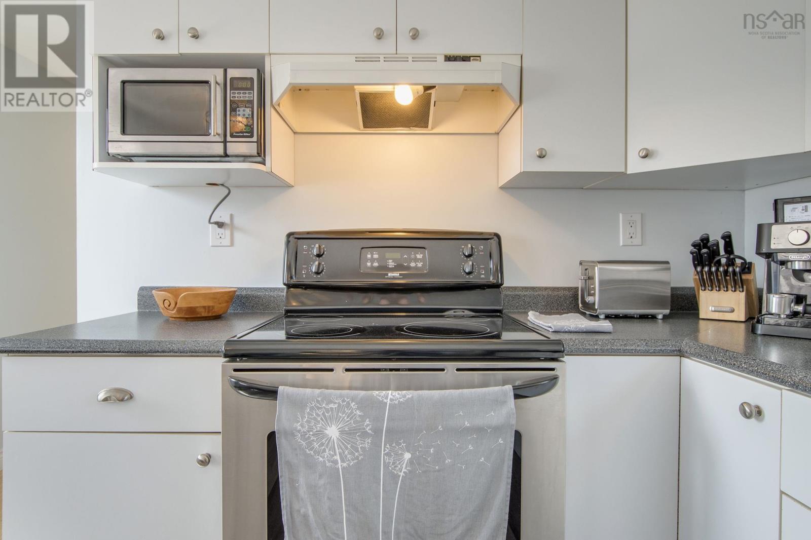 Property 16 of 40 of 4609 Highway 211