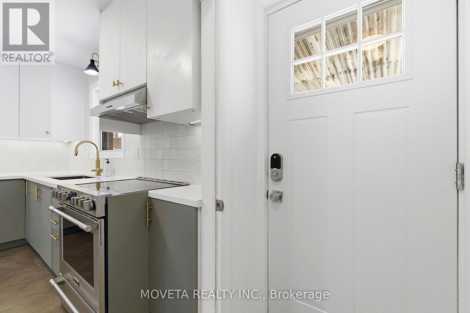 Separate/Private Side Entrance