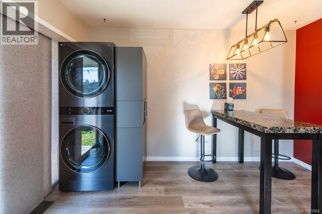 749 MARCHMONT RD - 25