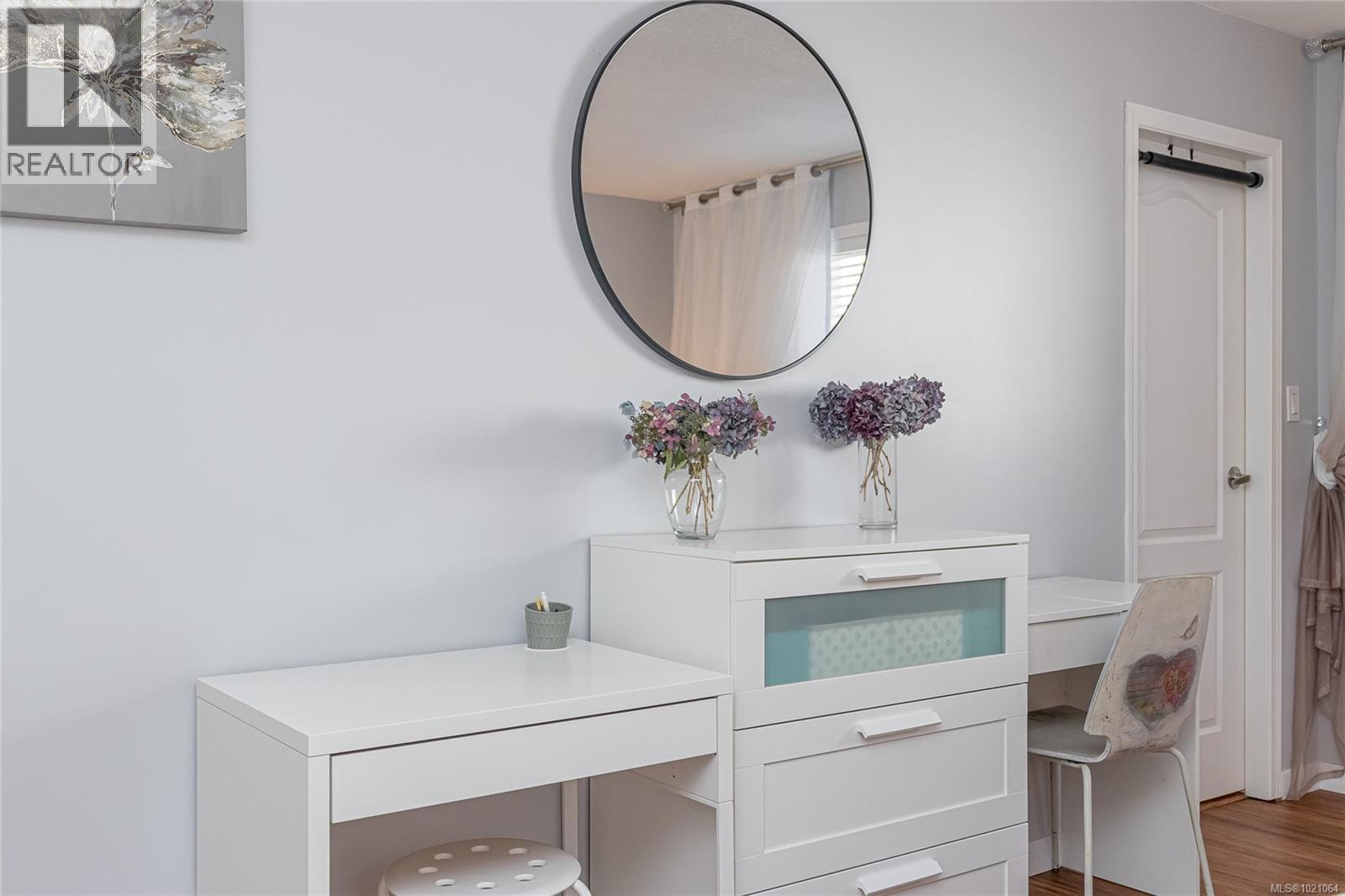 749 MARCHMONT RD - 18