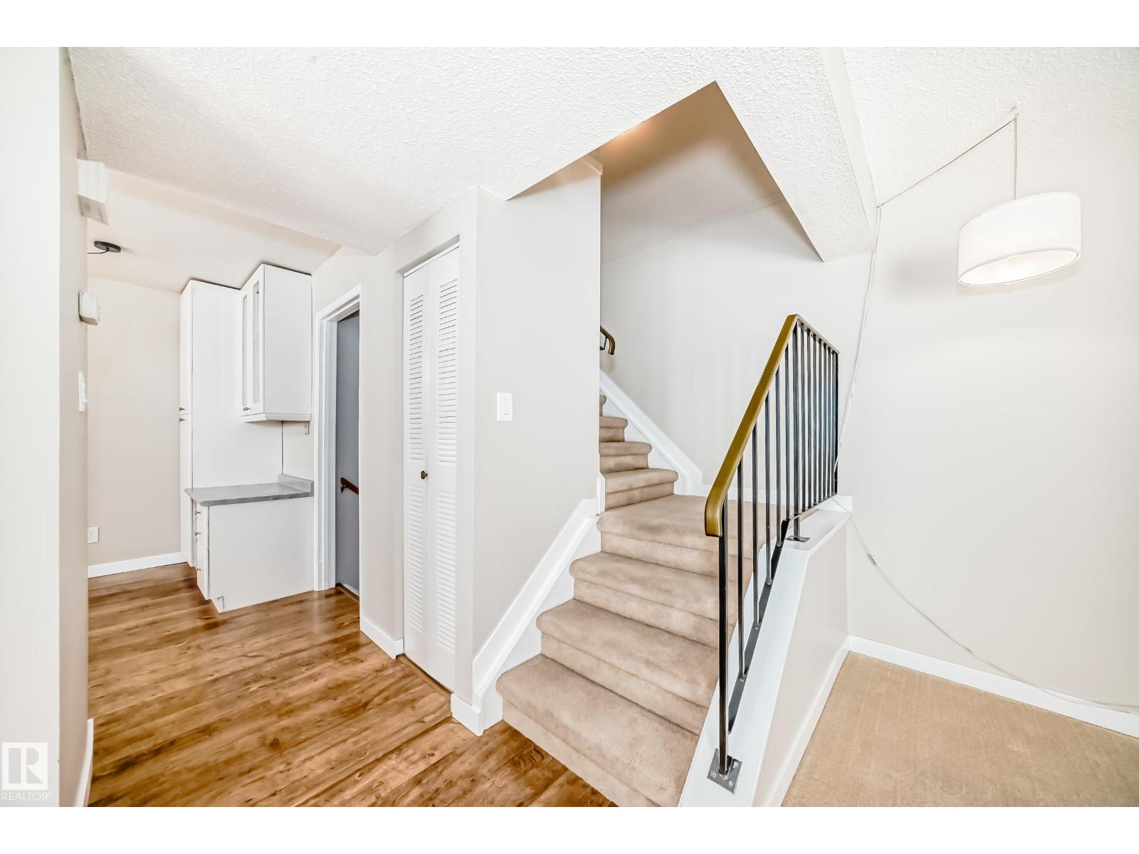 6 WOODVALE VG NW, Edmonton