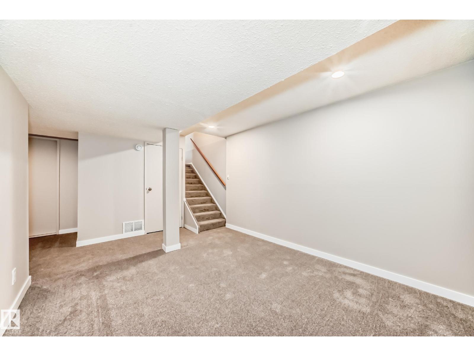 6 WOODVALE VG NW, Edmonton