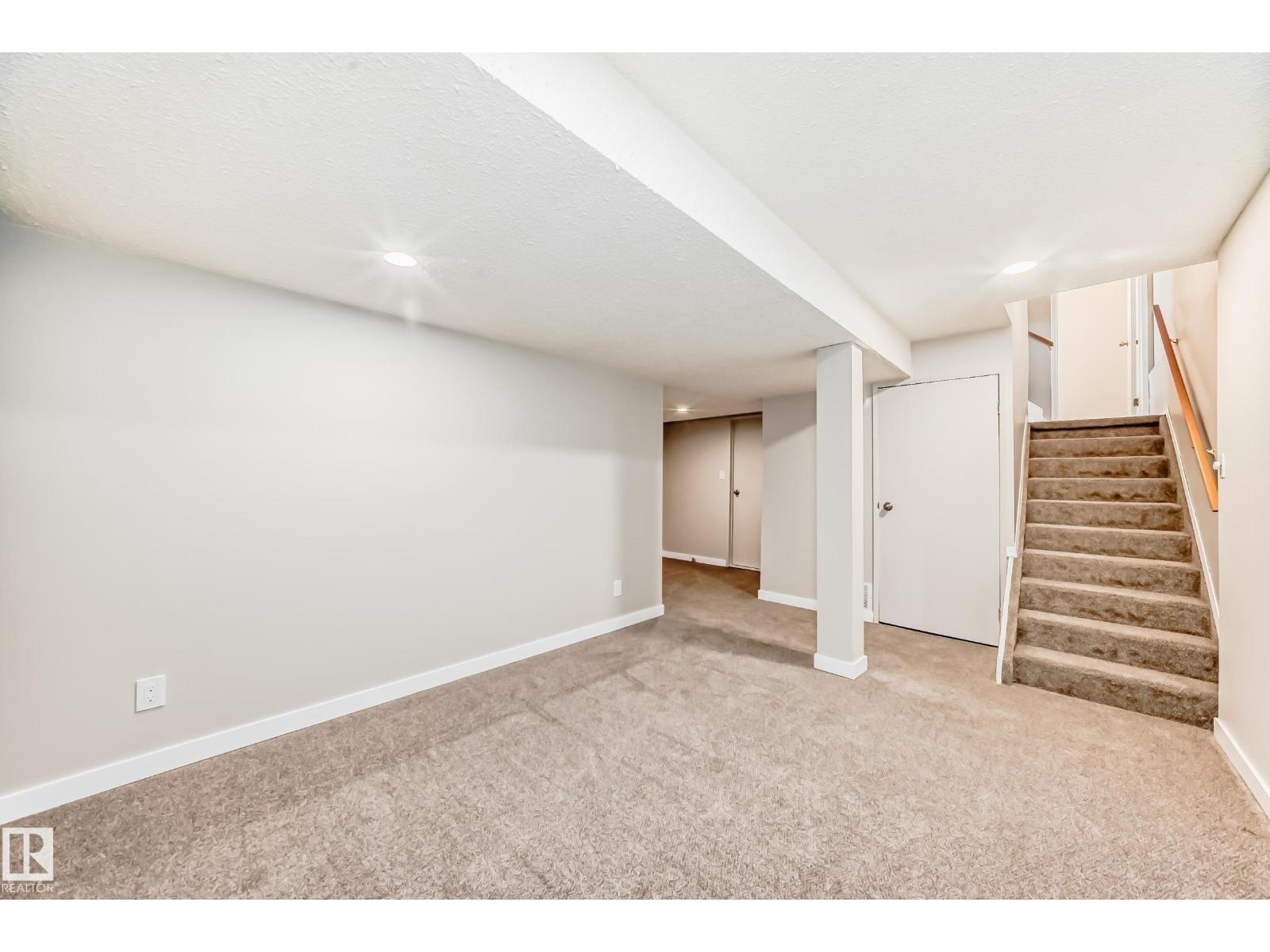 6 WOODVALE VG NW, Edmonton