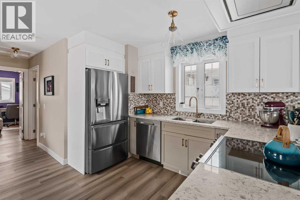 Single Family House Bi-level for Sale in  HUNTERHORN Crescent NE Huntington Hills Calgary 