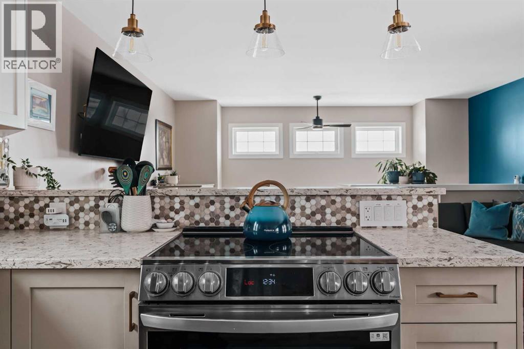 Single Family House Bi-level for Sale in  HUNTERHORN Crescent NE Huntington Hills Calgary 