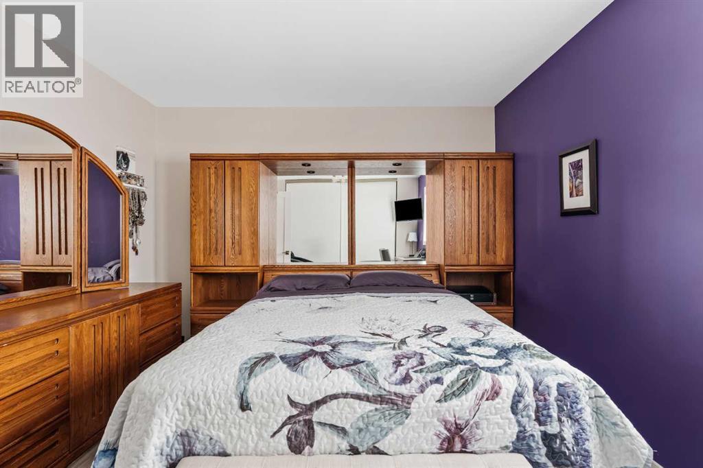 Single Family House Bi-level for Sale in  HUNTERHORN Crescent NE Huntington Hills Calgary 