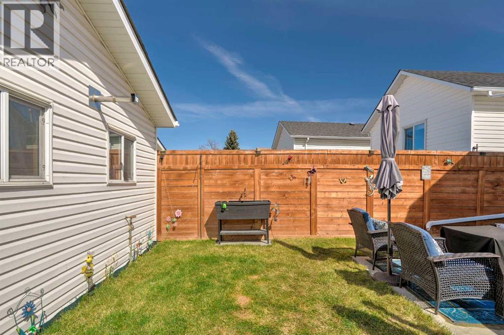 Single Family House Bi-level for Sale in  HUNTERHORN Crescent NE Huntington Hills Calgary 