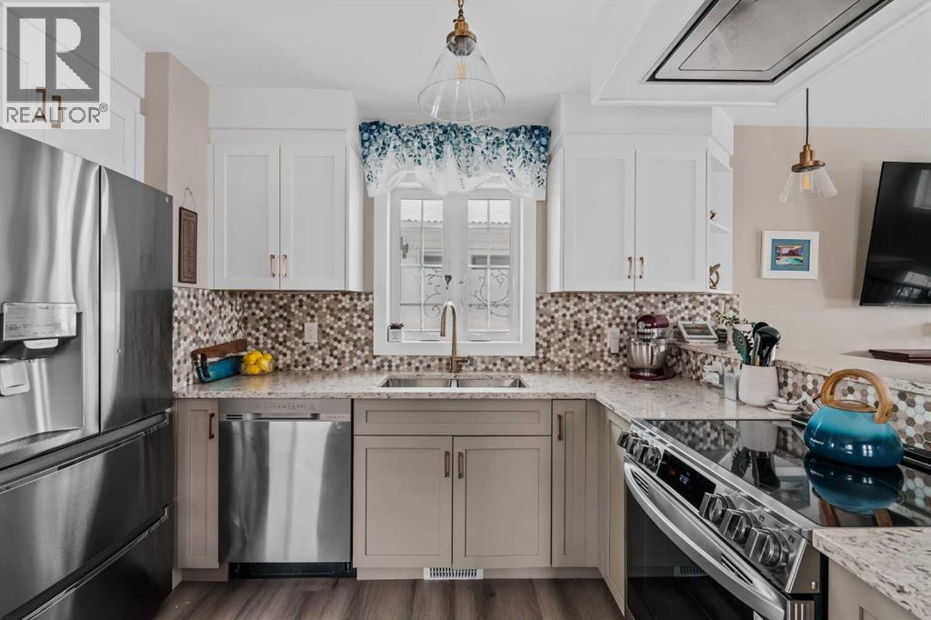 Single Family House Bi-level for Sale in  HUNTERHORN Crescent NE Huntington Hills Calgary 