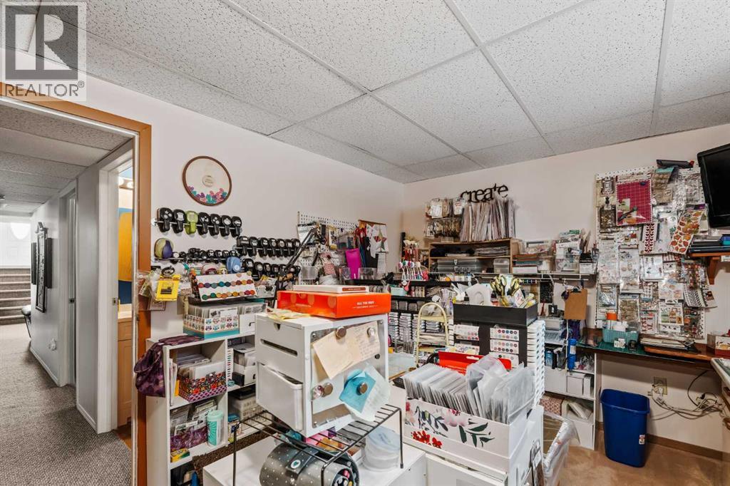 Single Family House Bi-level for Sale in  HUNTERHORN Crescent NE Huntington Hills Calgary 